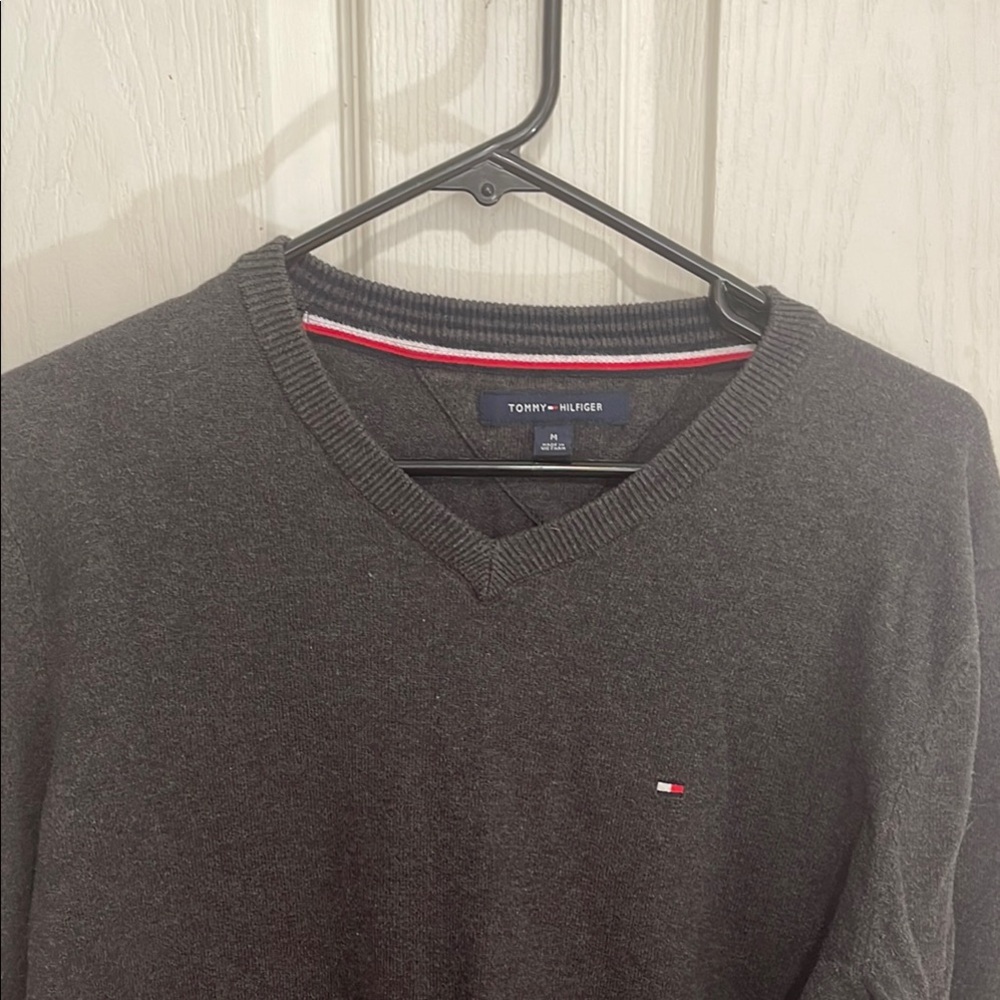 Tommy Hilfiger Men’s Dark Grey V-Neck Sweater Size M - Picture 2 of 5
